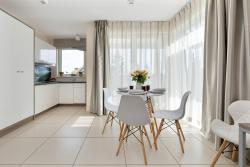 noclegi Niechorze Elegancki Apartament Sun Seasons 24 Blisko Plaży z Parkingiem by Noclegi Renters