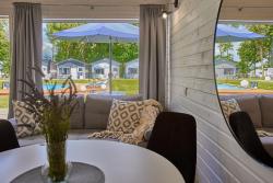 noclegi Rewal Lumi Resort Domki letniskowe z podgrzewanym basenem