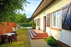 noclegi Rowy Apartment in Rowy with a garden
