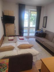 noclegi Krynica Morska DOMEK Mona 3 pokojowy 4 osobowy-4 łóżka,przy morzu lub APARTAMENT Mona-ul,Żeromskiego,przy centrum, PRZY MORZU