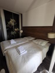 noclegi Kołobrzeg Apartament prywatny salon z aneksem kuchennym, sypialnią w hotelu DIVA