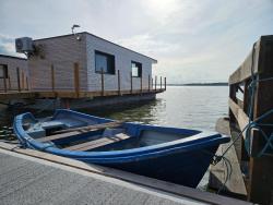 noclegi Dąbki Domki na wodzie, Apartamenty, Houseboat, Jezioro Bukowo, Mierzeja "Natura Dąbkowice 5G"