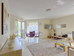 noclegi Ustronie Morskie Komfortowy 3-pokojowy apartament 6 osobowy, 70m od morza w Ustroniu Morskim z basenem w sezonie