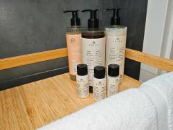 noclegi Kołobrzeg City Hall Bliss Suite - Premium Apartament z Balkonem i Widokiem na Ratusz