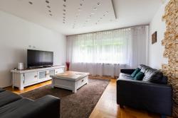 noclegi Gdynia Gdynia Główna Spacious Apartment by BookingHost