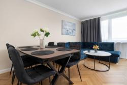 noclegi Gdynia Three Bedroom Apartment in Gdynia Center with Desk by Noclegi Renters