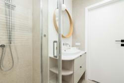 noclegi Kołobrzeg Stylish Apartment in Kołobrzeg with Air Conditioning and Parking by Noclegi Renters