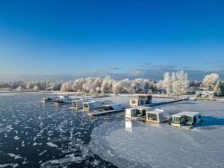 noclegi Mielno HT Houseboats - domki na wodzie - sauna, lake view