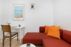 noclegi Gdynia Cosy Studio in Gdynia Center with Desk for Remote Work by Noclegi Renters