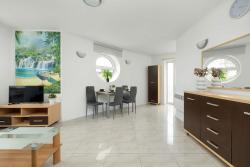 noclegi Ustronie Morskie Ustronie Morskie Sunny Apartment Close to the Beach by Noclegi Renters