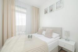 noclegi Sianożęty Blue and Beige Apartment in Sianożęty with Seasonal Pool, Parking and Balcony by Noclegi Renters