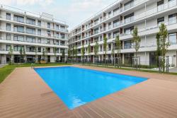 noclegi Sianożęty Blue and Beige Apartment in Sianożęty with Seasonal Pool, Parking and Balcony by Noclegi Renters