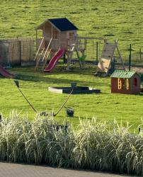 noclegi Stegna Sosnowy Zakątek Stegna- domki rodzinne blisko morza wędkowanie, rowery, plac zabaw