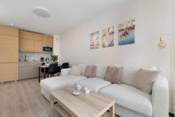 noclegi Mielno Enklawa - Apartament z Balkonem i Parkingiem Blisko Plaży i Jeziora by Noclegi Renters