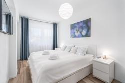 noclegi Międzyzdroje Seaside Breeze Stylish Apartment Balcony & Parking by Noclegi Renters