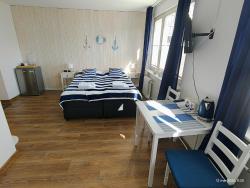 noclegi Międzyzdroje Gryfhaus - Pokój Bosmański, kameralny, 22 m2, parking, Wi-Fi, blisko morza, wysoka ocena 9,9