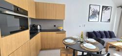 noclegi Jantar Amber Sky Jantar Resort by TriApart - grill, boisko, dwa miejsca parkingowe