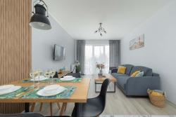 noclegi Dziwnów Stylowy Apartament z Balkonem Parkingiem oraz Strefą Wellness by Noclegi Renters