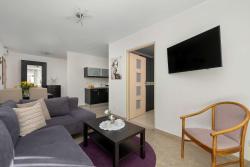 noclegi Międzyzdroje Cozy Apartment Near the Sea and Downtown by Noclegi Renters