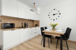 noclegi Mielno Enklawa - Apartament z Tarasem blisko Plaży i Jeziora by Noclegi Renters