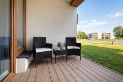 noclegi Mielno Enklawa - Apartament z Tarasem blisko Plaży i Jeziora by Noclegi Renters