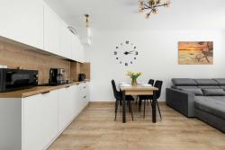 noclegi Mielno Enklawa - Apartament z Tarasem blisko Plaży i Jeziora by Noclegi Renters