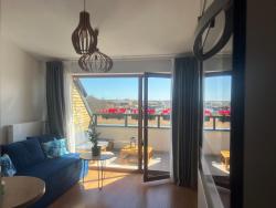 noclegi Sarbinowo Apartament Niebieski Centrum Sarbinowo w budynku z restauracją, BASEN ZEWNĘTRZNY, PARKING W CENIE