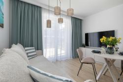 noclegi Międzywodzie Stylowy Apartament z Tarasem i Parkingiem Blisko Plaży by Noclegi Renters
