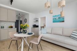 noclegi Międzywodzie Stylowy Apartament z Tarasem i Parkingiem Blisko Plaży by Noclegi Renters