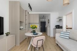 noclegi Międzywodzie Stylowy Apartament z Tarasem i Parkingiem Blisko Plaży by Noclegi Renters