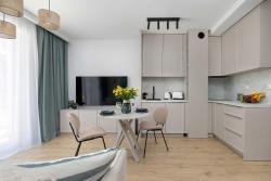 noclegi Międzywodzie Stylowy Apartament z Tarasem i Parkingiem Blisko Plaży by Noclegi Renters