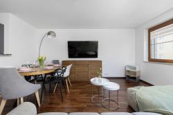noclegi Kołobrzeg Przestronny Apartament z Balkonem w Centrum & Blisko Plaży by Noclegi Renters