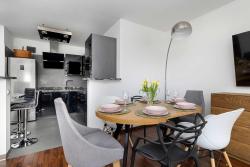 noclegi Kołobrzeg Przestronny Apartament z Balkonem w Centrum & Blisko Plaży by Noclegi Renters