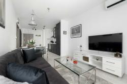 noclegi Międzyzdroje Nowoczesny Apartament z Balkonem Blisko Plaży by Noclegi Renters