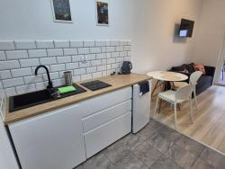 noclegi Pobierowo Noclegi u Loni- pokoje studio w zacisznym centrum nad morzem z parkingiem