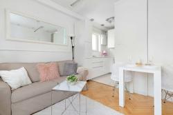 noclegi Gdańsk Cozy Apartment with a Balcony Near Regan Park by Noclegi Renters