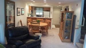 Lovely Townhouse with Views