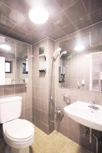 Giường Trong Phòng Ngủ Tập Thể Nữ 6 Giường (Bed in 6-Bed Female Dormitory Room)