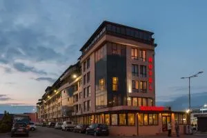 阿维纽酒店 - Sŭdievo