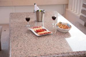 Villa Apartments Art