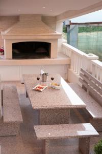 Villa Apartments Art