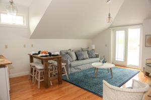 Suite with Sea View room in The Sea Breeze Inn