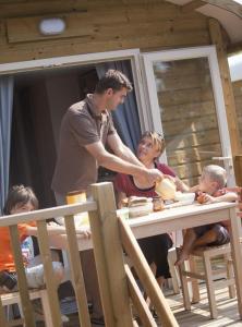 Maisons de vacances Les Roulottes de Cuzay : photos des chambres