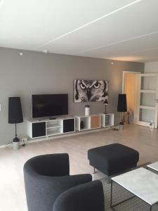 City Lux apartment with 2 full bathrooms 2tv