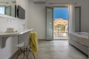 Deluxe Double or Twin Room with Side Sea View