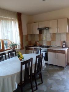 Four-Bedroom House room in Casa Toma