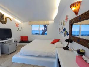 Phòng Giường Đôi Nhìn Ra Biển (Double Room with Sea View)