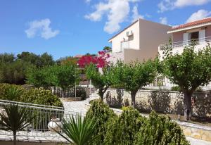 Marinos Apartments