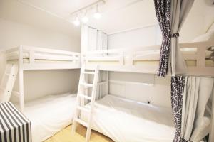 Giường Trong Phòng Ngủ Tập Thể Nữ 6 Giường (Bed in 6-Bed Female Dormitory Room)