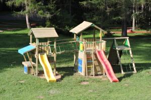 Bungalovy pri Hoteli Spojar